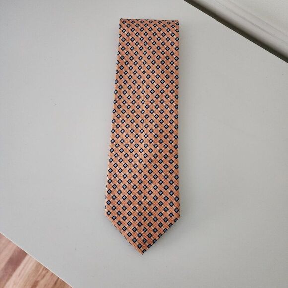 Jos A Banks Men's Necktie | Geometric/Diamond Pattern - Picture 4 of 5